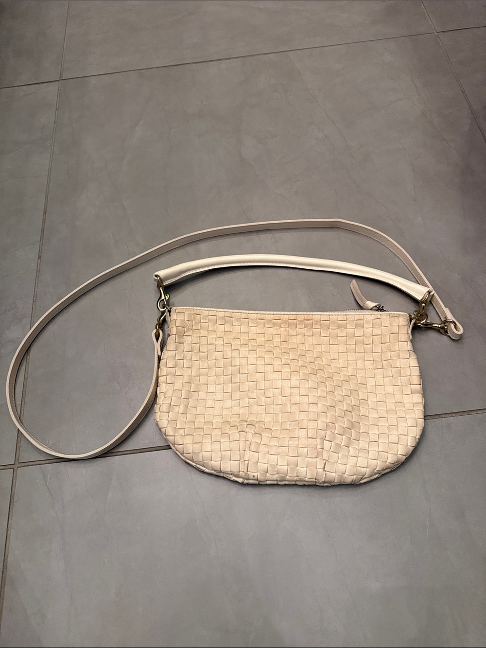 CLARE V petite moyan bag in cream woven checker - Picture 9 of 17